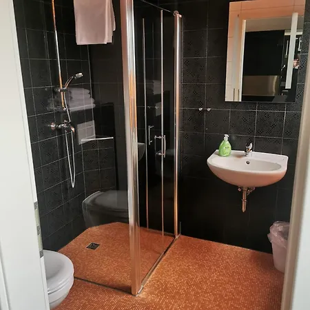 Unterwegs Ins Apartmenthaus Ehemalige Apartmenthaus Unterwegs *