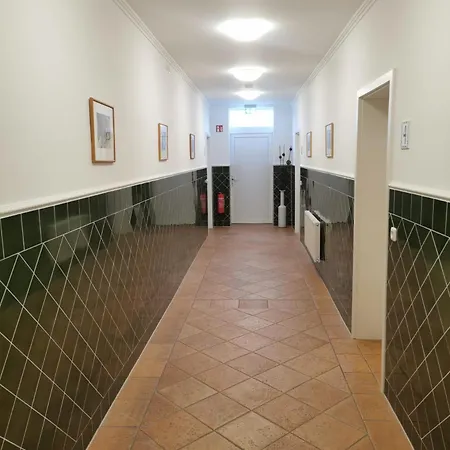 Aparthotel Unterwegs Ins Apartmenthaus Ehemalige Apartmenthaus Unterwegs