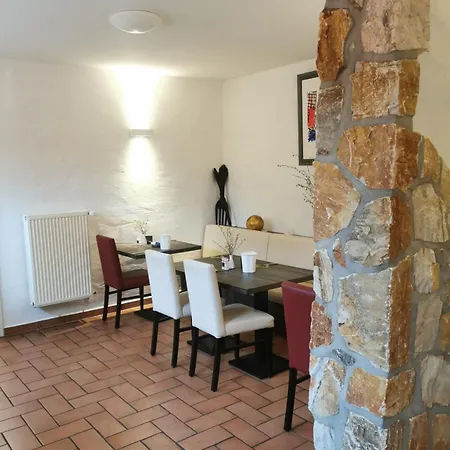 Unterwegs Ins Apartmenthaus Ehemalige Apartmenthaus Unterwegs *
