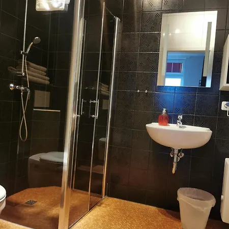 Aparthotel Unterwegs Ins Apartmenthaus Ehemalige Apartmenthaus Unterwegs